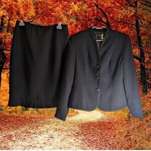 Blacker by Henry Blacker 10 Lined, Pleat hem brown w/accent stitching suit. Fall